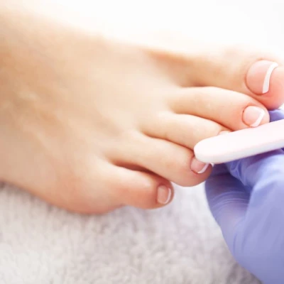 Pedicure care: benefits for both feet and nails. 